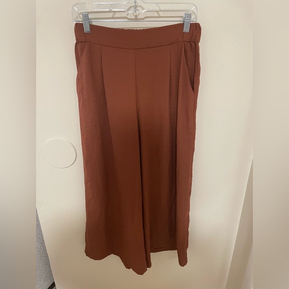 H&M Pants - ✨Women’s H&M Flowy Pants Size 6